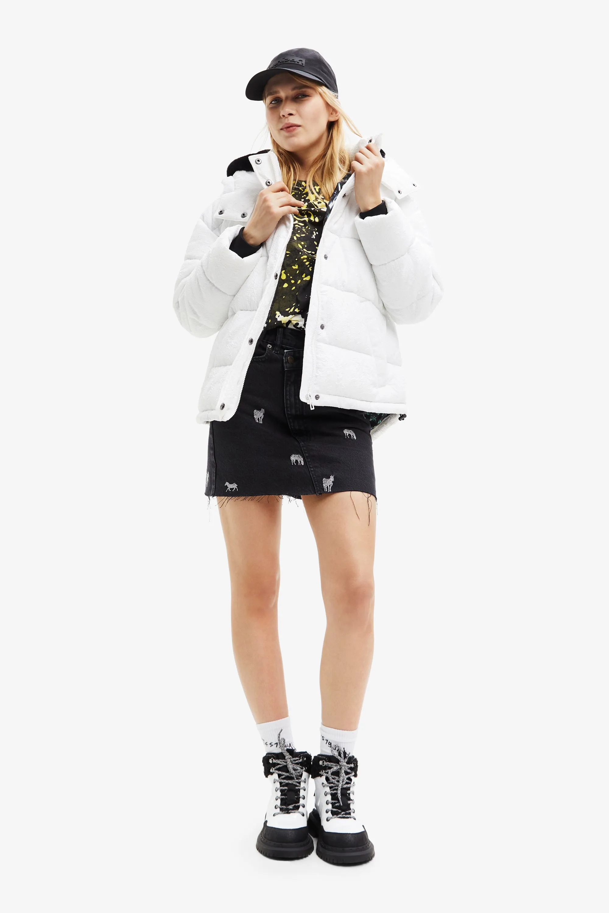 Desigual Padded Estocolmo Coat with Detachable Hood 22WWEW18